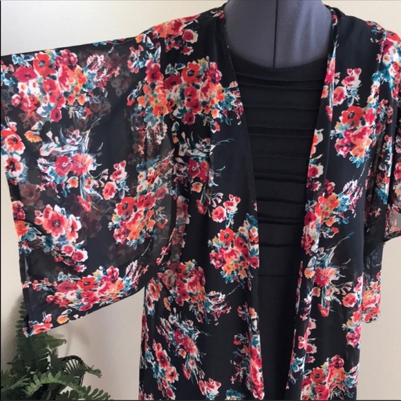 Accessories - Gorgeous Floral Kimono
